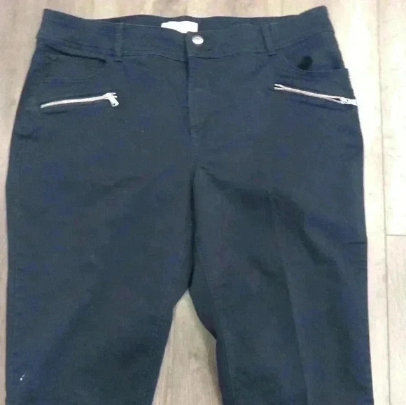 In  every story capris - Picture 2 of 5